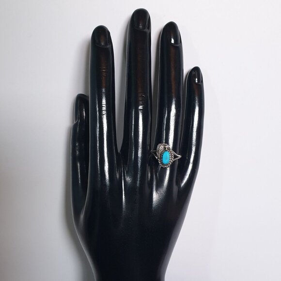 Dainty Vintage Native American Sleeping Beauty Turquoise Sterling Silver Ring - Picture 7 of 13
